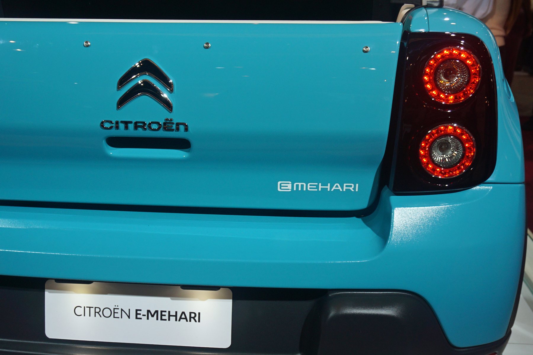 Detalhe de automóvel em exposição no Brasil